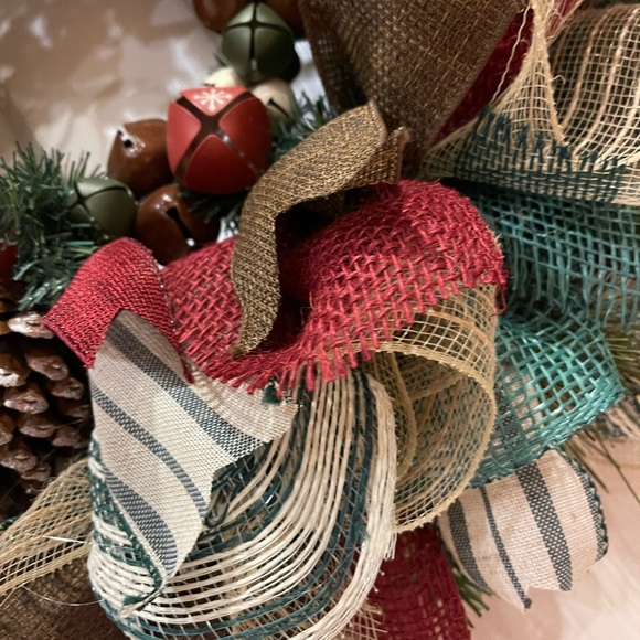WREATH - RUSTIC WINTER WREATH 24” very very full with VINTAGE JINGLE BELLS! - Picture 9 of 14